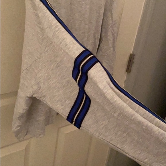 Crewneck - Picture 4 of 4